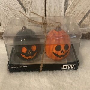 Boston Warehouse Black and Orange Pumpkin Salt & Pepper Shakers
